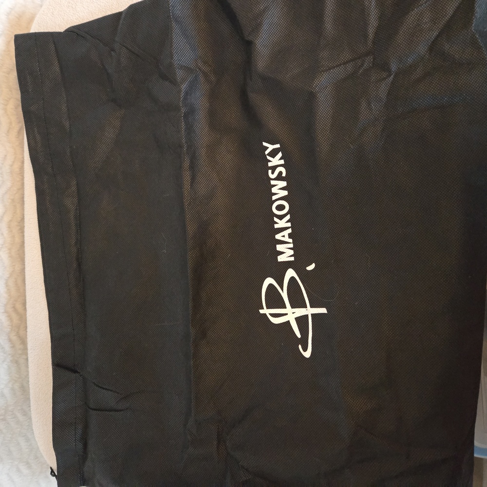 B. Makowsky Black Dust Bag